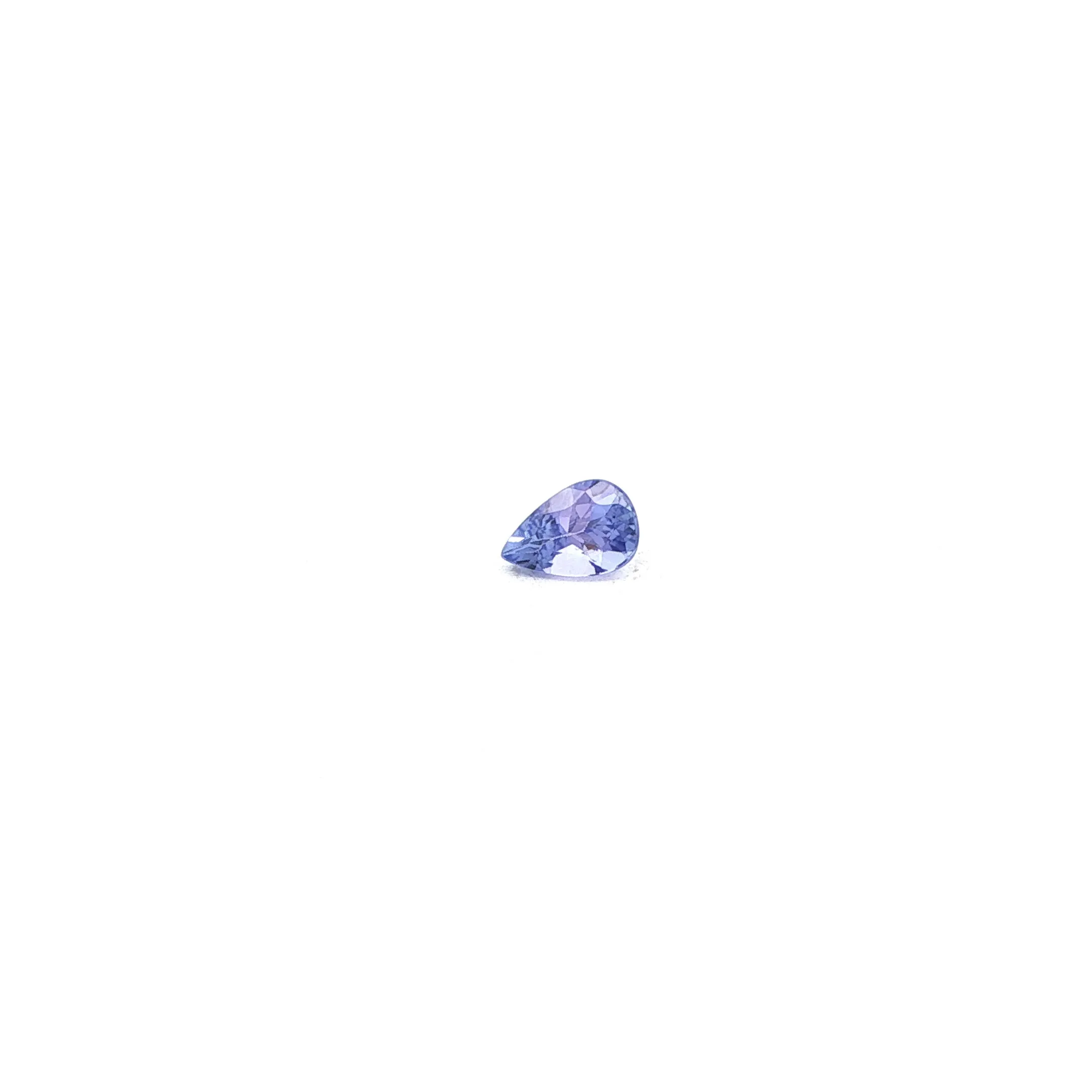 Tropfenförmiger Tansanit mit 0,53 ct aus unserem Edelsteinsortiment